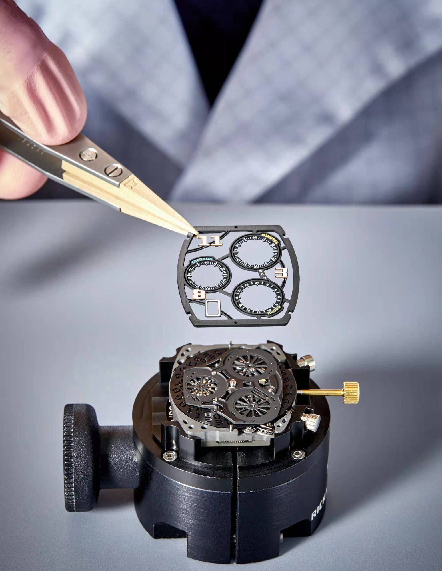 腾龙公司在线客服【微信-3362996】腾龙网络科技有限公司，为一家专业的成都网站建设公司，基于以互联网开发设计为主的专业型网络技术公司，是专业从事网站建设、网站开发、软件开发、网页设计、Flash动画、平面广告设计、多媒体设计、SEO等业务的互联网应用服务商